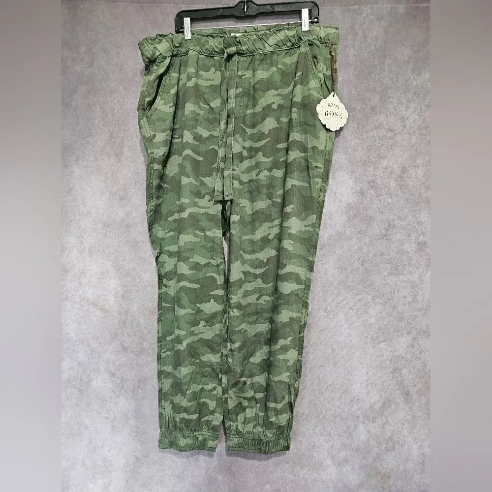 Women's Mid Rise Camo Jogger Pants Small